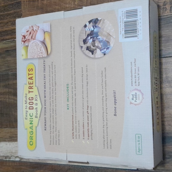 NIB Organic Dog Treats Book and Kit - Picture 2 of 2